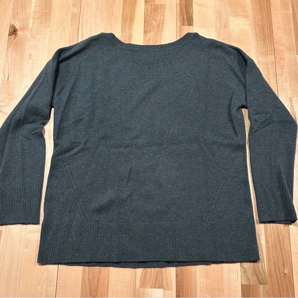 Adrienne Vittadini Women’s Charcoal/Green Cashmere Sweater - Picture 2 of 4
